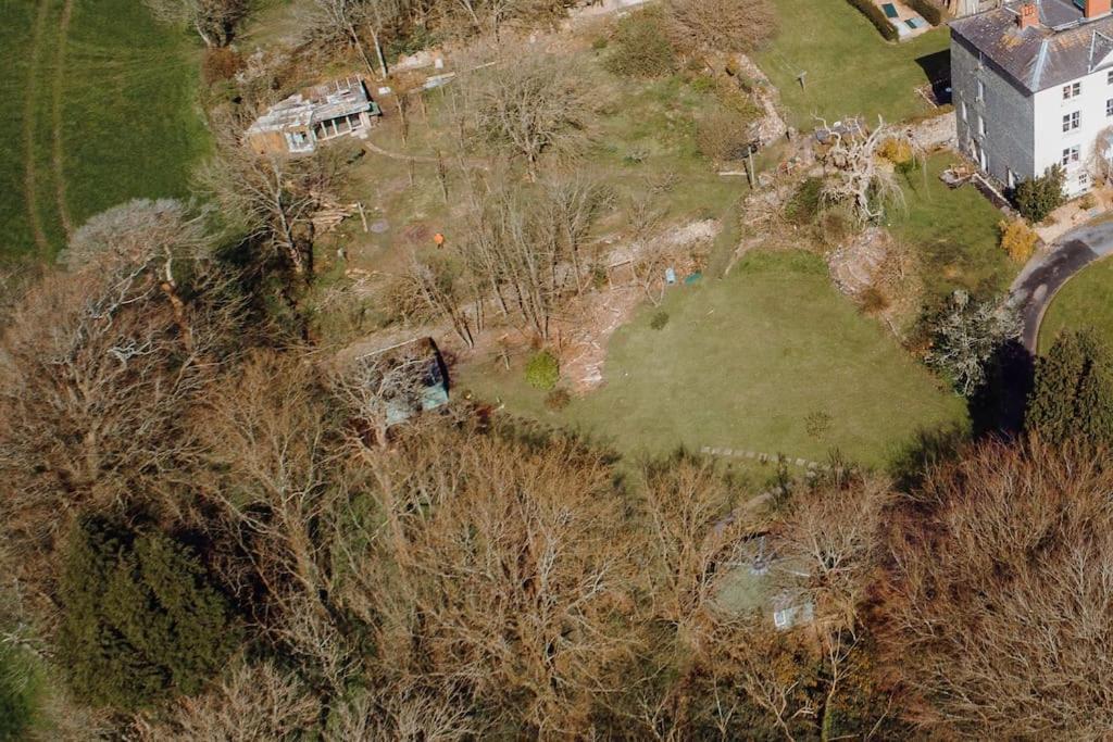 The Roundhouse - Unique Space Nestled In The Trees Begelly Exterior photo